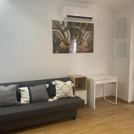 Cozy Place In Apartment Malaga